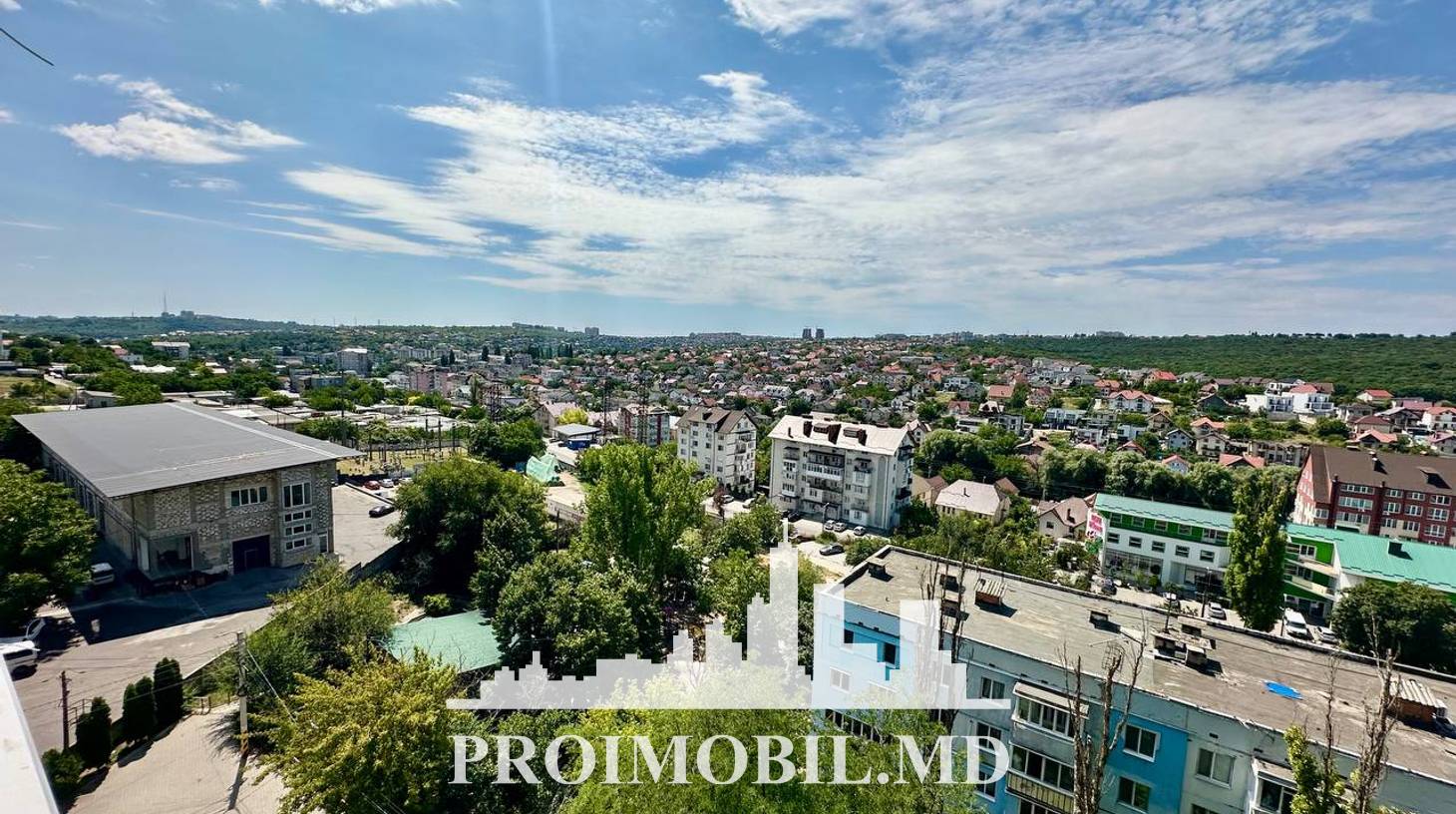https://images.proimobil.md/7bsNeu9KjoTvPW3aq9koAONXCpm8rZ9-v8TjeAA1H10/watermark:0.75:so:0:30:0.39/resize:fill:1460:816:1/gravity:ce/bG9jYWw6Ly8vZXN0YXRlL2xyL2NmMDMzYzc2LTBkODgtNGIwNy05ZWIyLTFhYTFkM2M2ODg5Ni5qcGVn