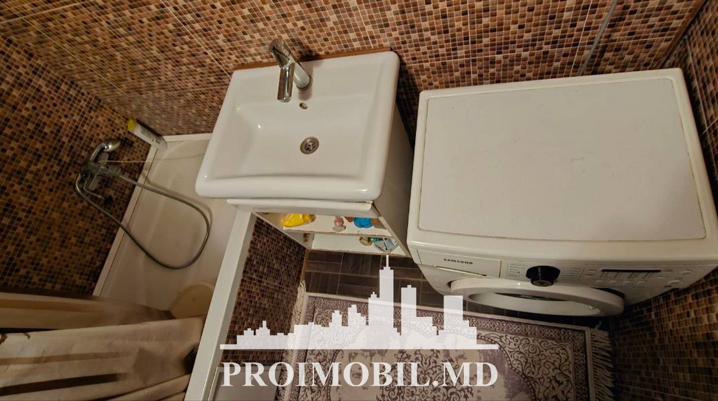 https://images.proimobil.md/7egd2j4UekhfiUYLEyHWouxtVi9y0uFFewJnxkMgU5A/watermark:0.75:so:0:30:0.39/resize:fill:1460:816:1/gravity:ce/bG9jYWw6Ly8vZXN0YXRlL2xyL2YxYzZhMWY2LTllNTEtNDFiOC1iYmY3LWExZjFlMTgzYjRiMi5qcGVn