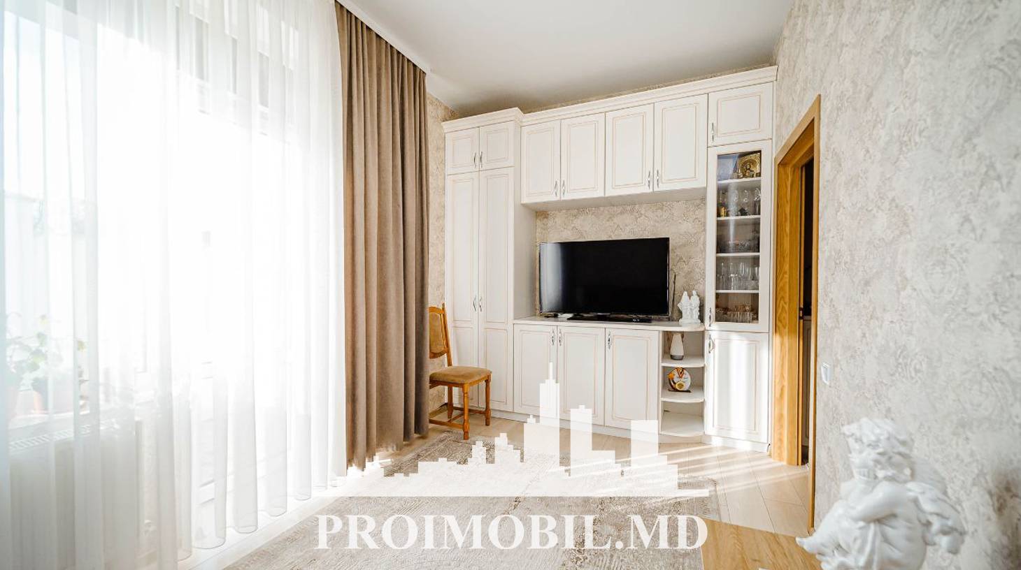 https://images.proimobil.md/7ekV8yf8VAj6RmqZChH6UWk_C_GHMgmaMS6QR3owaFE/watermark:0.75:so:0:30:0.39/resize:fill:1460:816:1/gravity:ce/bG9jYWw6Ly8vZXN0YXRlL2xyLzZlZjU3MWJhLTU1MzMtNGU5Ny1hNmVjLWRmNGVjYzM1MmIxMy5qcGVn