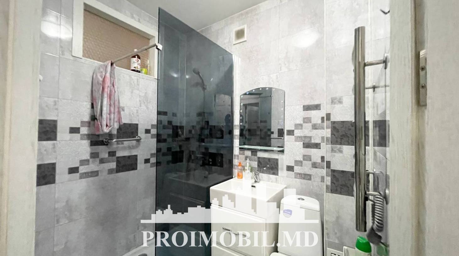 https://images.proimobil.md/7gFPk6BOh5z0GsXpr7dJjyJY_Bn6txwln1JZDPQXpUA/watermark:0.75:so:0:30:0.39/resize:fill:1460:816:1/gravity:ce/bG9jYWw6Ly8vZXN0YXRlL2xyLzFlYTYxZDJmLThmYTMtNDUwMi1hYTQxLTNkNGRjZmEwMGYxNC5qcGVn