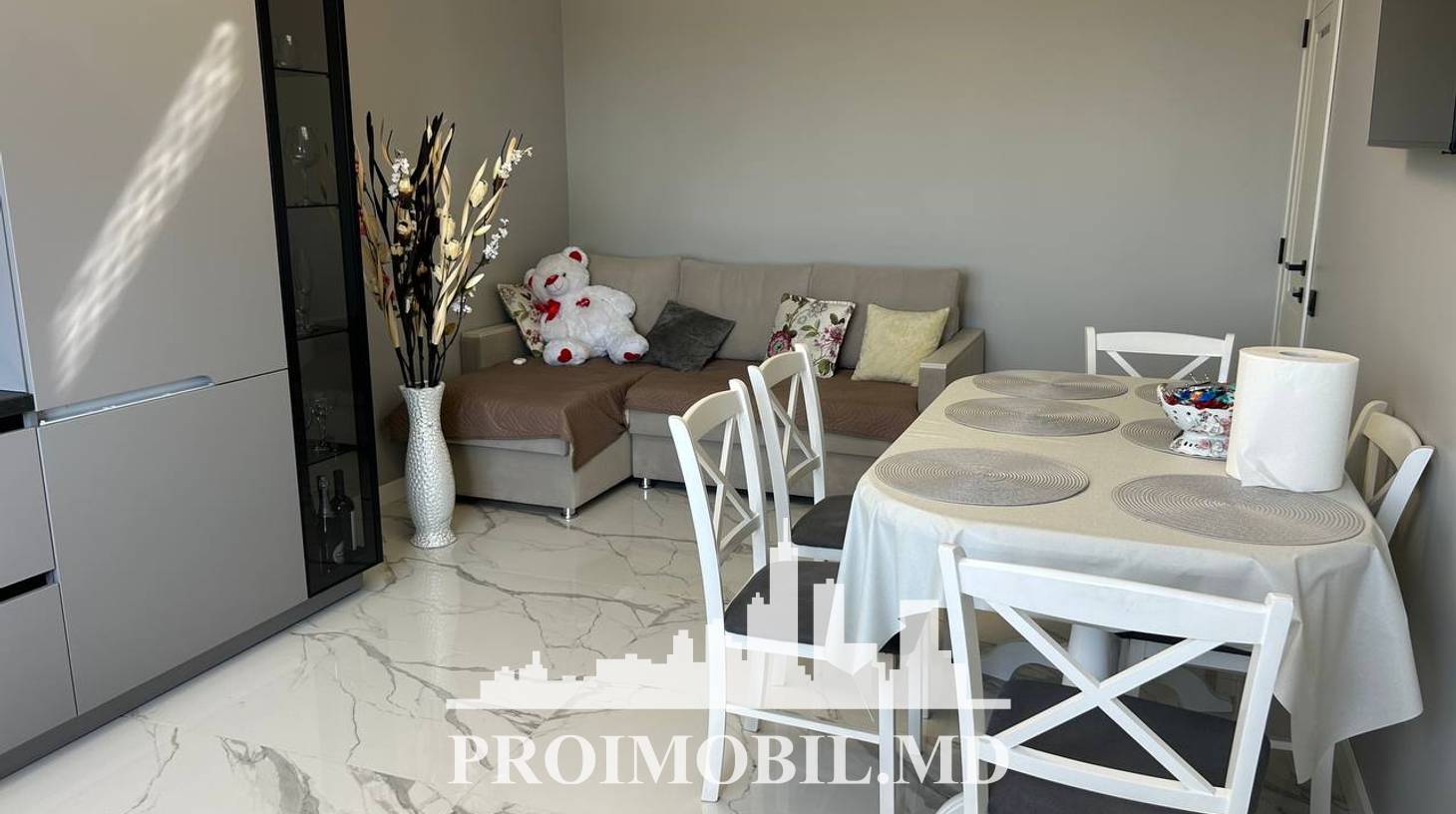 https://images.proimobil.md/7kiyZ1InV-nzwoWSHOjKeHMWK9sjYoi3XMQC6y9a3UM/watermark:0.75:so:0:30:0.39/resize:fill:1460:816:1/gravity:ce/bG9jYWw6Ly8vZXN0YXRlL2xyLzYzODBhODg2LWYwNDktNGM2MS04YWE3LWJhMjA3YWE1OTYxYi5qcGVn
