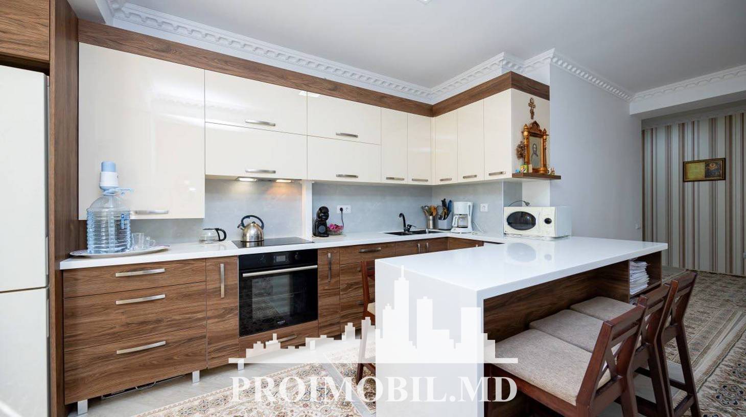https://images.proimobil.md/7mHkTry_EN6V8C_xiRhqqsavwfrq99zezJR5tLKOhXQ/watermark:0.75:so:0:30:0.39/resize:fill:1460:816:1/gravity:ce/bG9jYWw6Ly8vZXN0YXRlL2xyLzI1NTFjZTA5LTQ5Y2QtNDlmZi1hNzRhLTk1Zjg2NDMwOWM1YS5qcGVn