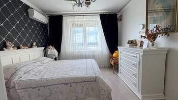 https://images.proimobil.md/7mQe0zThHeosGb4DBHEufVq1qUBULDggmJvLHH7q8yI/resize:fill:350:198:1/gravity:ce/bG9jYWw6Ly8vZXN0YXRlL2xyLzU4ZjRiZDIxLWU4YWEtNGM3My05ZjBiLWIzNWI3ODMyNTAwOC5qcGVn