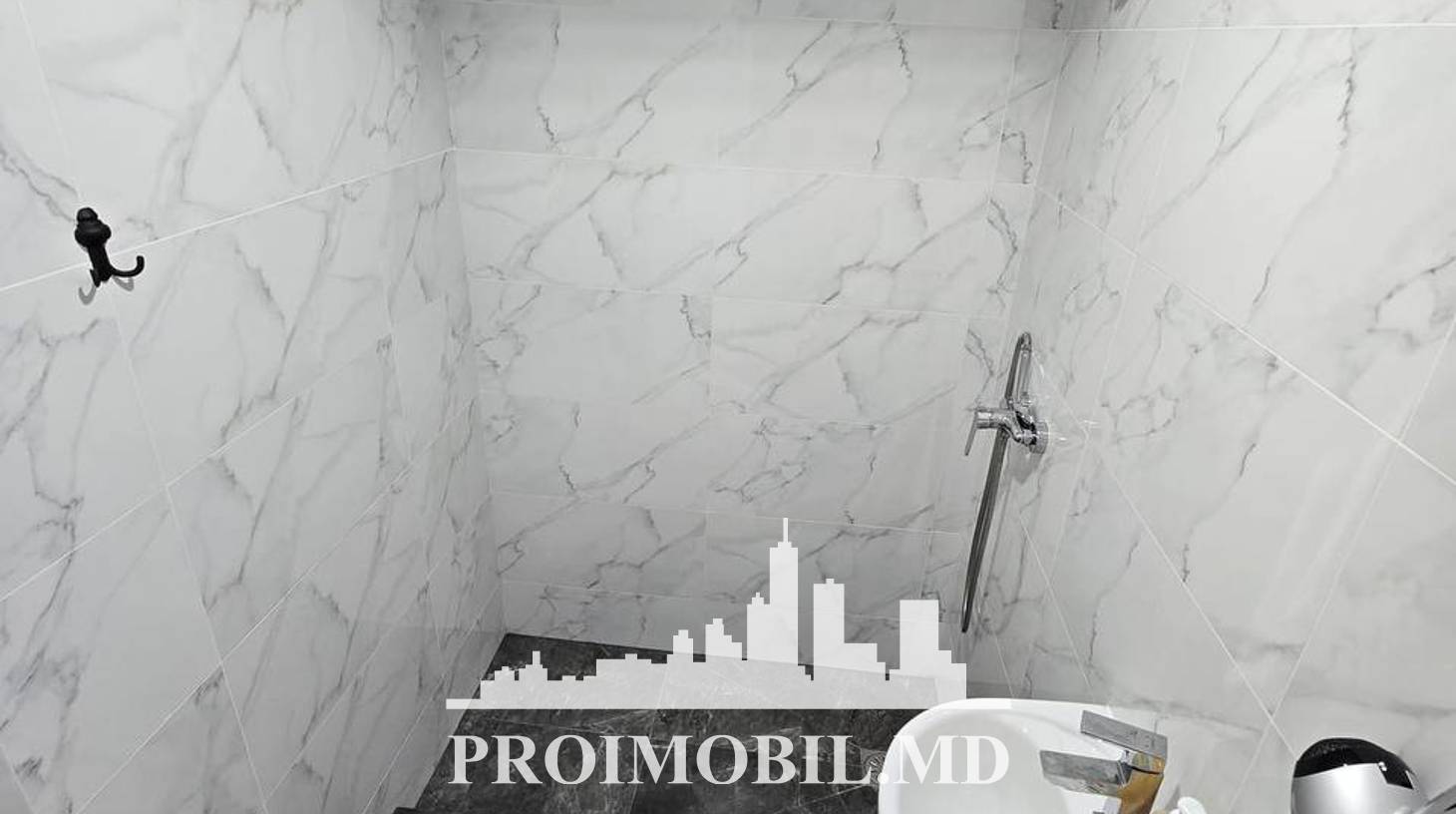 https://images.proimobil.md/7ndHuiwpX3N2dQHGtQ6r0Ihxyo9NMud1BBi3CunulW4/watermark:0.75:so:0:30:0.39/resize:fill:1460:816:1/gravity:ce/bG9jYWw6Ly8vZXN0YXRlL2xyL2E3YjRjYzYyLWJkZmYtNGJlOS05OTc1LWJjOThhYzgyYjUxMi5qcGVn