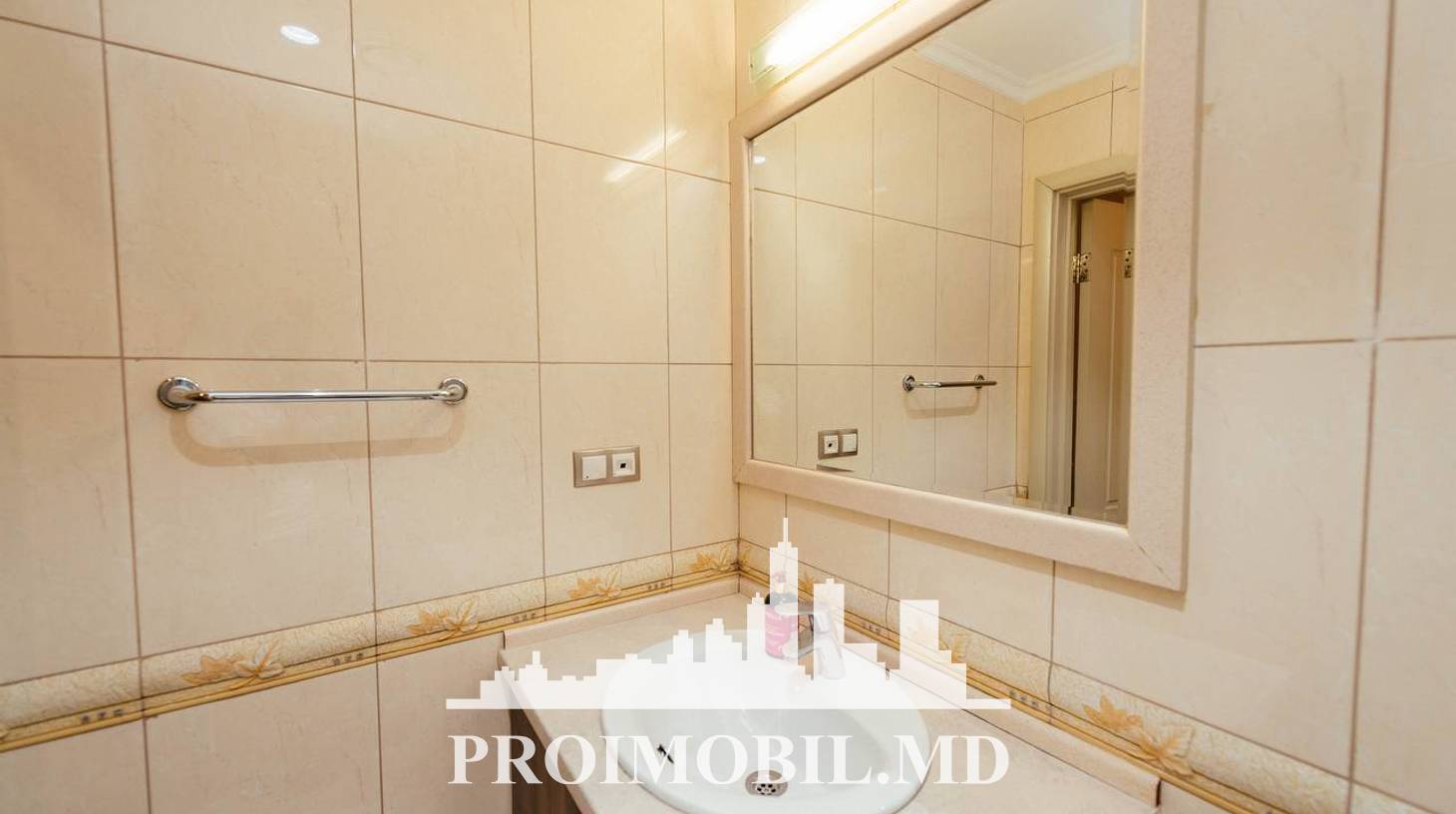 https://images.proimobil.md/7py8eU5LpKQy6ohLgx6pl9PUXqUPPGd45O6Hc_AM7XA/watermark:0.75:so:0:30:0.39/resize:fill:1460:816:1/gravity:ce/bG9jYWw6Ly8vZXN0YXRlL2xyL2M3NWJjYzY4LTgxY2EtNDk3Yy05YmFmLTY3ODIyZDUwNjhjZC5qcGVn