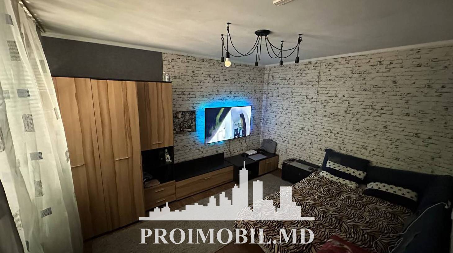 https://images.proimobil.md/7s7nNVpa9eHZJM7uPj9BU8Xyl_1s1a4kB_JMEZCEraE/watermark:0.75:so:0:30:0.39/resize:fill:1460:816:1/gravity:ce/bG9jYWw6Ly8vZXN0YXRlL2xyLzAxZGE4NWYwLTkxNDktNGJhMy1hMmIzLTE0ZjQ3YTI1YzAwMS5qcGVn