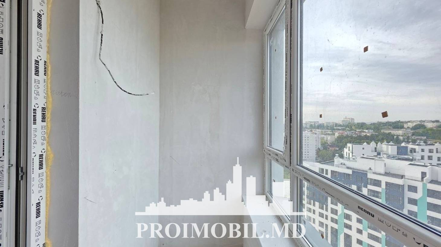 https://images.proimobil.md/7tbq9IkD7dStbJDVyc9tCr3XONy_dJ-uj8IJt3MtsKA/watermark:0.75:so:0:30:0.39/resize:fill:1460:816:1/gravity:ce/bG9jYWw6Ly8vZXN0YXRlL2xyLzIyMGMxNDNmLTJhOTItNDU3Zi1hODYwLTdhZjQ1MWI5OWE4ZS5qcGVn