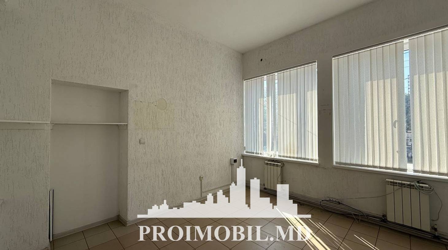 https://images.proimobil.md/7uGiz6IS0iYItyP-lpm0tsker6QsM53AEZNi9FMzI1I/watermark:0.75:so:0:30:0.39/resize:fill:1460:816:1/gravity:ce/bG9jYWw6Ly8vZXN0YXRlL2xyLzQ0NmRhYTE3LWMwMWUtNGZlMy04MGU2LTE3NTA5NjgzNTI0Ny5qcGVn