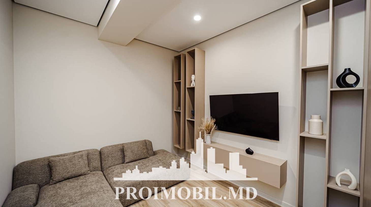 https://images.proimobil.md/7uYTjrNJWgq2cTPX5LGyNpc7jyTcdz8Z2RNpg2DEHJQ/watermark:0.75:so:0:30:0.39/resize:fill:1460:816:1/gravity:ce/bG9jYWw6Ly8vZXN0YXRlL2xyLzFjOWIxMjBjLTY0MjItNGJhNS1iZjZlLWQyMzZiMDQ1NTRkNC5qcGVn