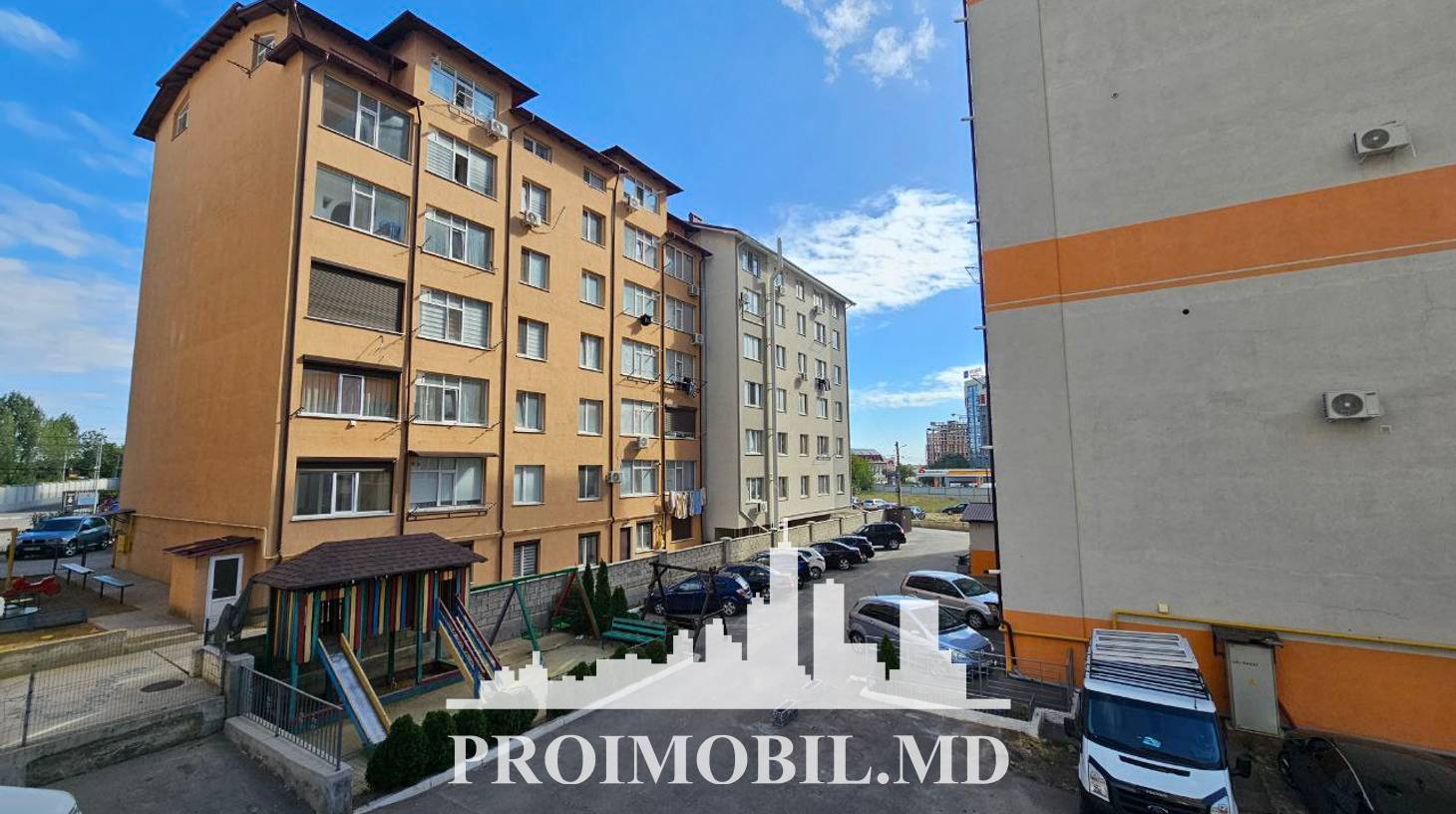https://images.proimobil.md/7vhZcXwnheLEtIQVS8V5m4oTsZ_vwBnyngwIpfzdW-s/watermark:0.75:so:0:30:0.39/resize:fill:1460:816:1/gravity:ce/bG9jYWw6Ly8vZXN0YXRlL2xyLzI5MjkxZDM4LTNlNjEtNGQ5Yi1iZWY5LWY4N2Y3ODVlZDU0ZC5qcGVn