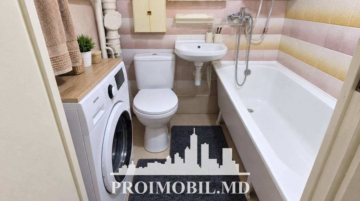 https://images.proimobil.md/7w3Oq37hYPR0aVzpAD1bYMW0Q8HYLqsSn5DA07Q9JYg/watermark:0.75:so:0:30:0.39/resize:fill:1460:816:1/gravity:ce/bG9jYWw6Ly8vZXN0YXRlL2xyLzU0Zjg3YjVmLTU4ZGMtNGQ5Ny1iYTQxLTI4OWE3YjY2YTY2MS5qcGVn