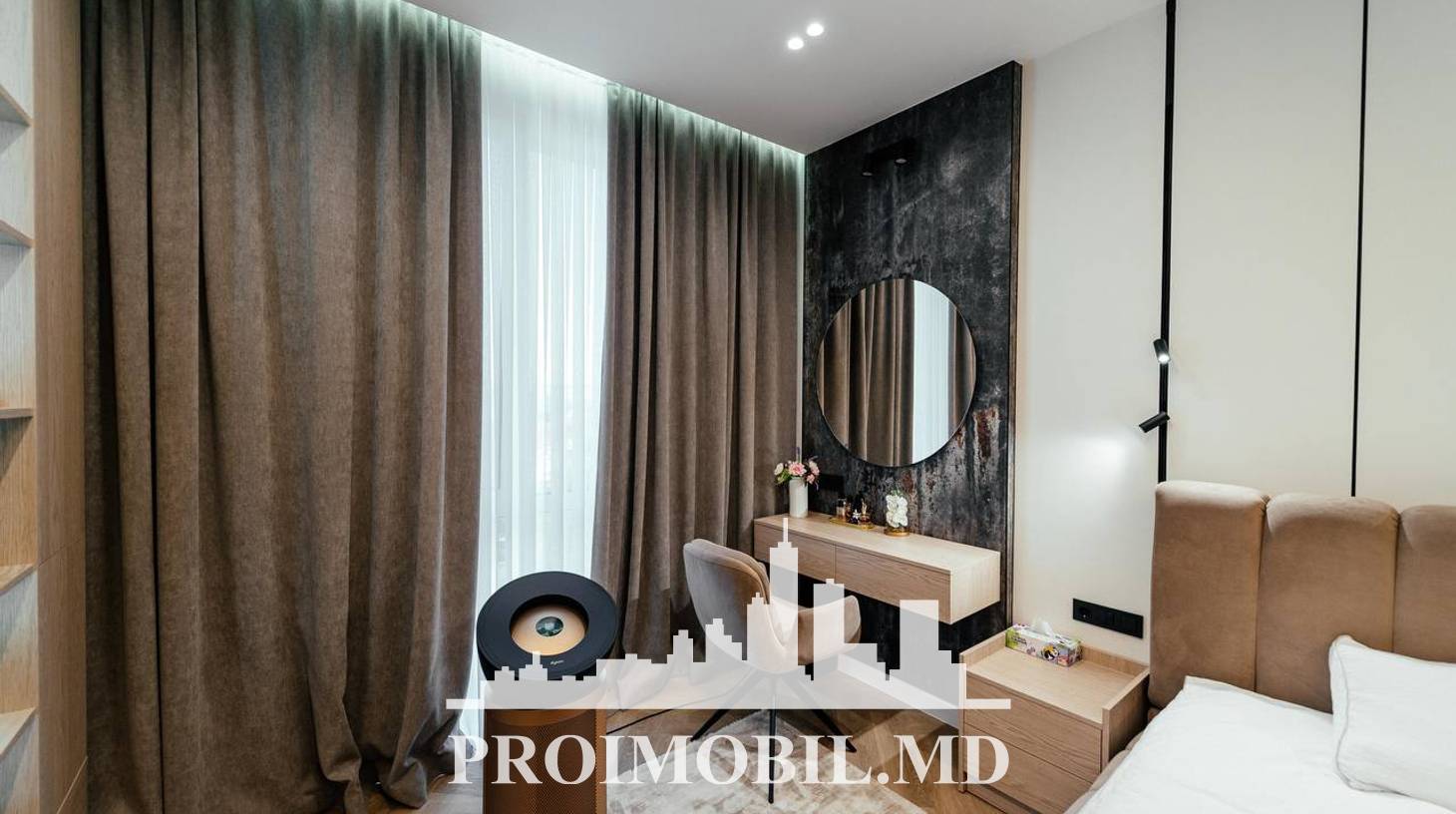 https://images.proimobil.md/7xSbY8bF9PRBUsne20_z-kWpU3b5Duit7pfzEcdT43g/watermark:0.75:so:0:30:0.39/resize:fill:1460:816:1/gravity:ce/bG9jYWw6Ly8vZXN0YXRlL2xyLzNjNjk0ZmMyLTQ2NjMtNGZmMy05ODA3LTUxZDc3NDQ3OWJlNS5qcGVn