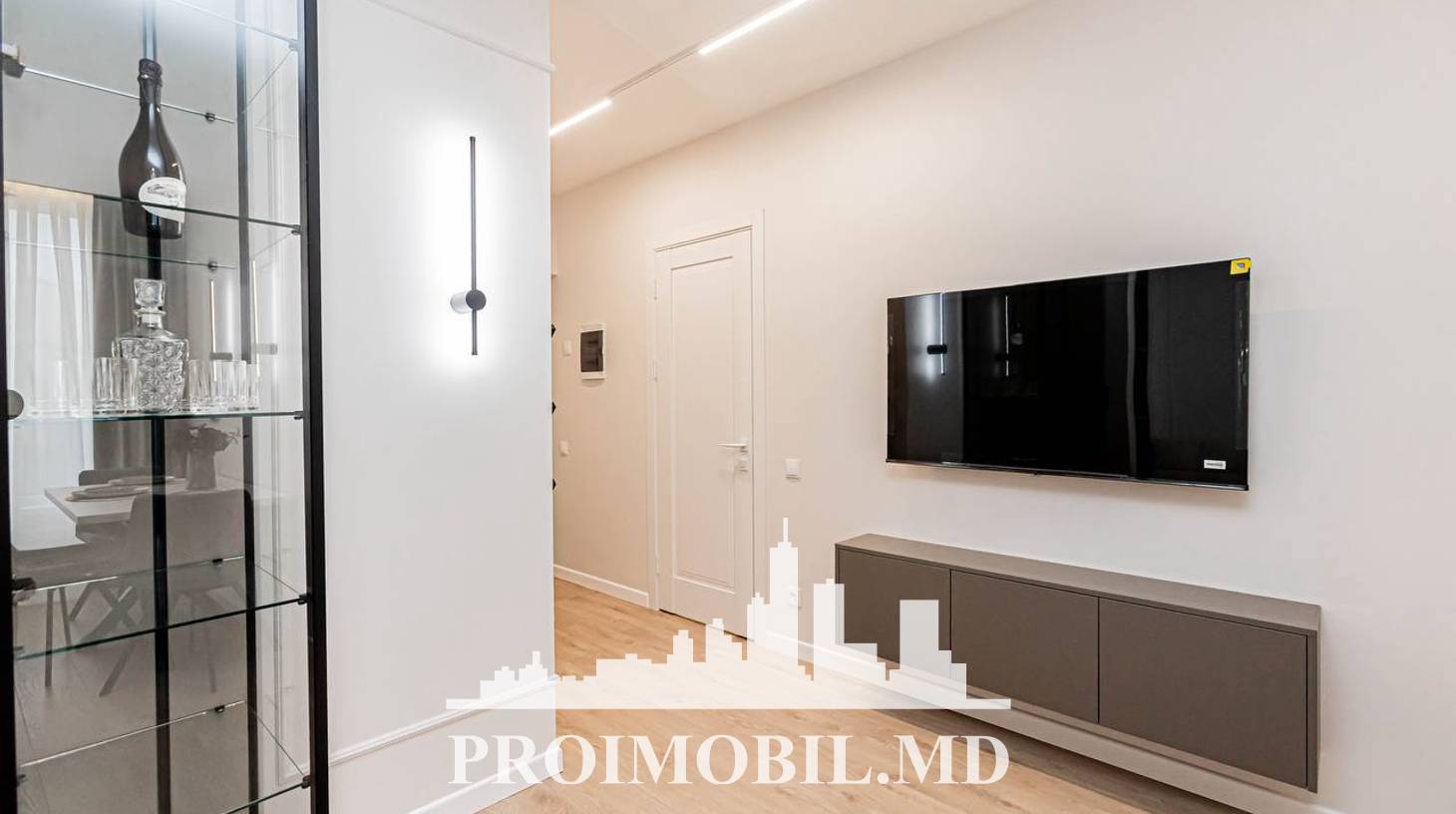 https://images.proimobil.md/7z-BB3R7uS9JB3dAWD_W_DqE4zktxJVXWEIjSQ1oHR8/watermark:0.75:so:0:30:0.39/resize:fill:1460:816:1/gravity:ce/bG9jYWw6Ly8vZXN0YXRlL2xyLzM5YzM3M2ZiLTJhMWUtNDM4Zi1hYzIzLTVjZTRiMWFkNWE4OS5qcGVn