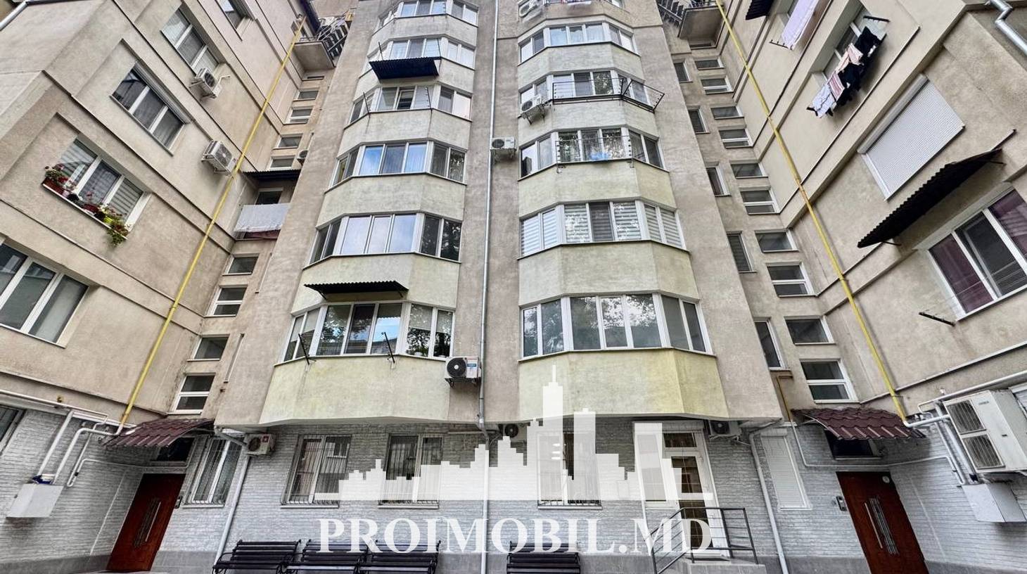 https://images.proimobil.md/7z-RELu1m1ql2_Qb5HfkTPtwRFlp-y6xjJ32G8FxHdw/watermark:0.75:so:0:30:0.39/resize:fill:1460:816:1/gravity:ce/bG9jYWw6Ly8vZXN0YXRlL2xyLzQ5NDMxN2NiLTk2MGQtNGUwYS1iNWMzLTg0OWI0Y2U3YTdiYi5qcGVn