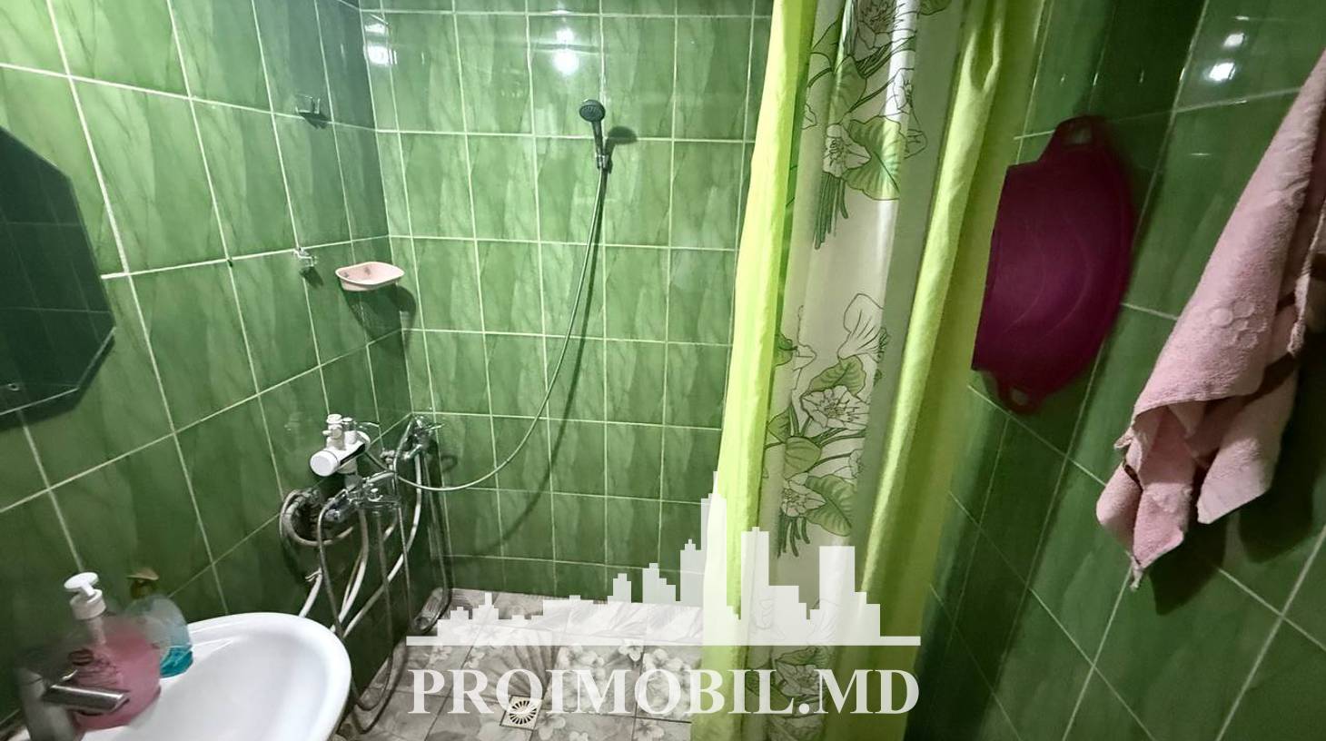 https://images.proimobil.md/7z88QAI_eweuwn4Qe0W86UHSGkzgoTiouyjyu4RbSv8/watermark:0.75:so:0:30:0.39/resize:fill:1460:816:1/gravity:ce/bG9jYWw6Ly8vZXN0YXRlL2xyL2U0OWZiNTMxLTJlYjEtNDk5Yy1iNGM4LTlmODdhNThiYjg5Ny5qcGVn