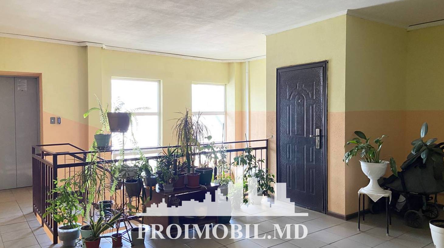 https://images.proimobil.md/7zVD6dapUJKUCrEfzIG7RKivMZF8XZ6JXpD3FE7A2Qs/watermark:0.75:so:0:30:0.39/resize:fill:1460:816:1/gravity:ce/bG9jYWw6Ly8vZXN0YXRlL2xyLzQ3NDBjMDkzLTYxNDAtNDQzMy05NzhmLTBiNzlmYmQyZTZjYS5qcGVn