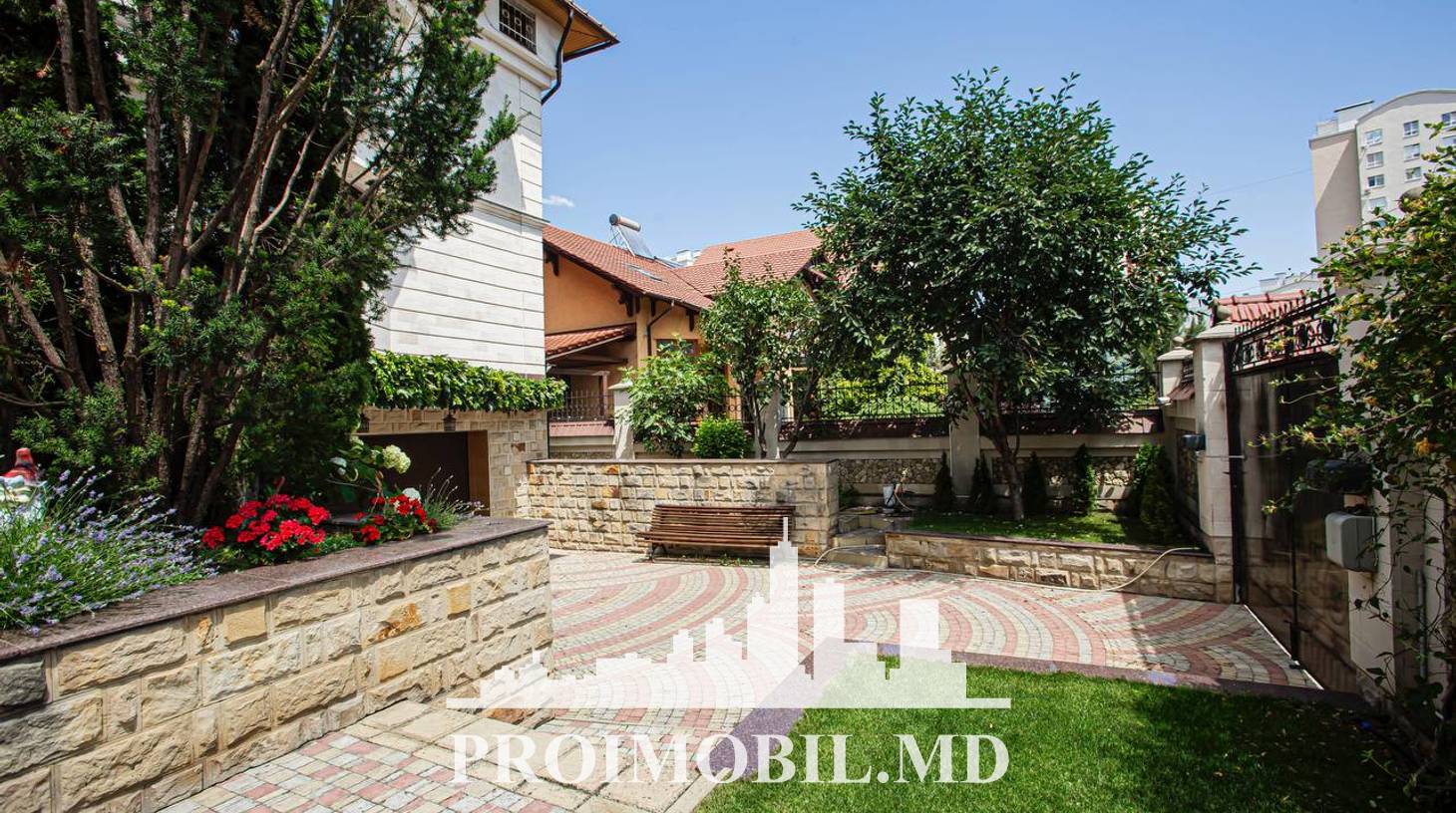 https://images.proimobil.md/8-kd9nuKqqZhvvX6g5J1daroDXGLjwFlpfe6RheNFpI/watermark:0.75:so:0:30:0.39/resize:fill:1460:816:1/gravity:ce/bG9jYWw6Ly8vZXN0YXRlL2xyL2EwMTdkYTEyLTU2MzQtNDMyYi04ZWE4LTRkNmQyNmVhNmUxYy5qcGVn