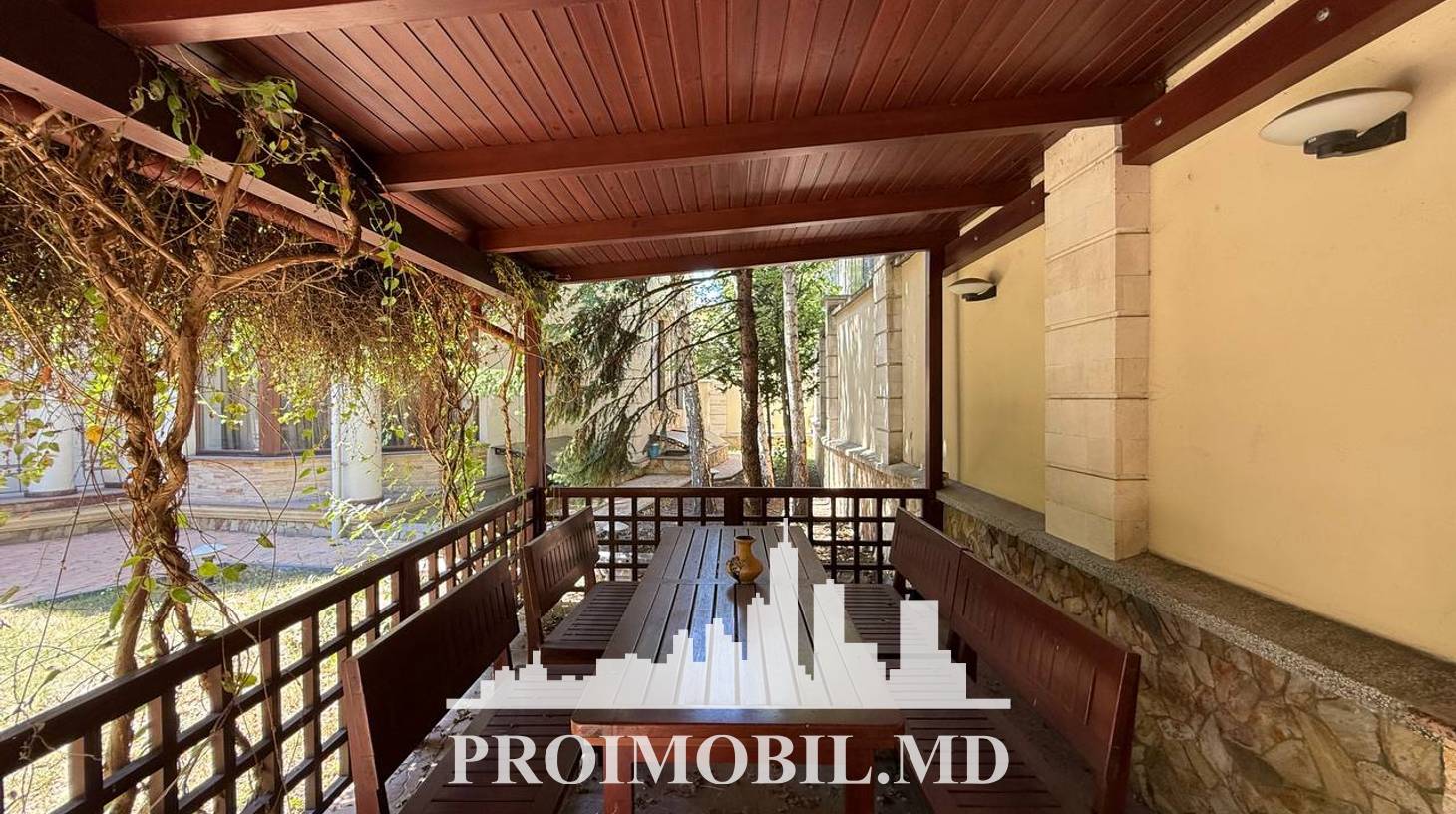 https://images.proimobil.md/80kL4jVDT19FVvxCY9H6SrCo8tWJELnXIv03NMybl9M/watermark:0.75:so:0:30:0.39/resize:fill:1460:816:1/gravity:ce/bG9jYWw6Ly8vZXN0YXRlL2xyLzc1Zjc0OWNkLTdkZTItNDFmNi04OWI2LTA1NjZlYzAxNGFlMi5qcGVn