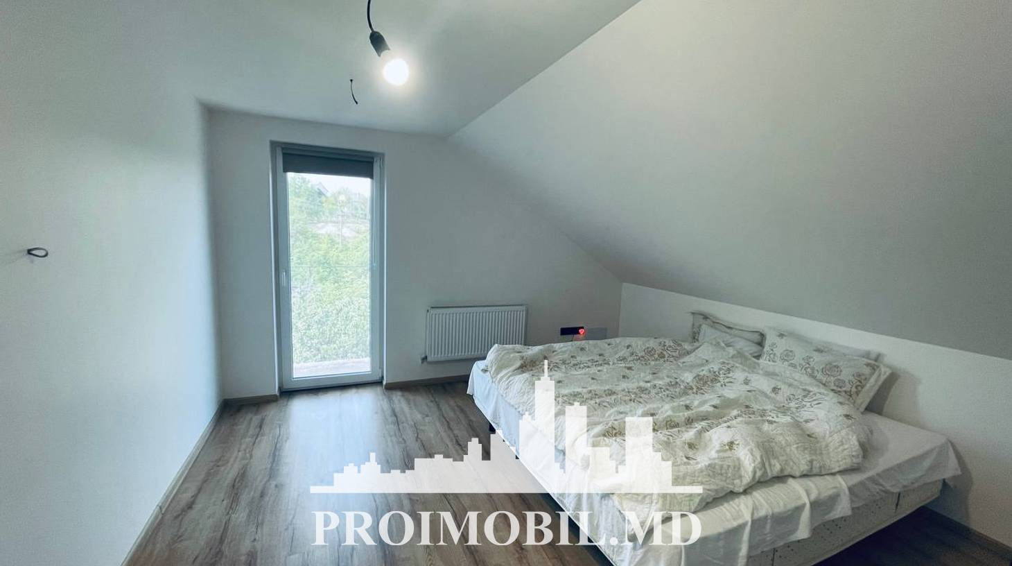 https://images.proimobil.md/81UuQJW5EeQZTLfnKg0Ngwg3UHSUlh20mLJdcj6bgHU/watermark:0.75:so:0:30:0.39/resize:fill:1460:816:1/gravity:ce/bG9jYWw6Ly8vZXN0YXRlL2xyLzNiMmM5MjJjLWNiZDQtNGFhNy1hMzYxLWMxYzdjYzk1NWYzOC5qcGVn