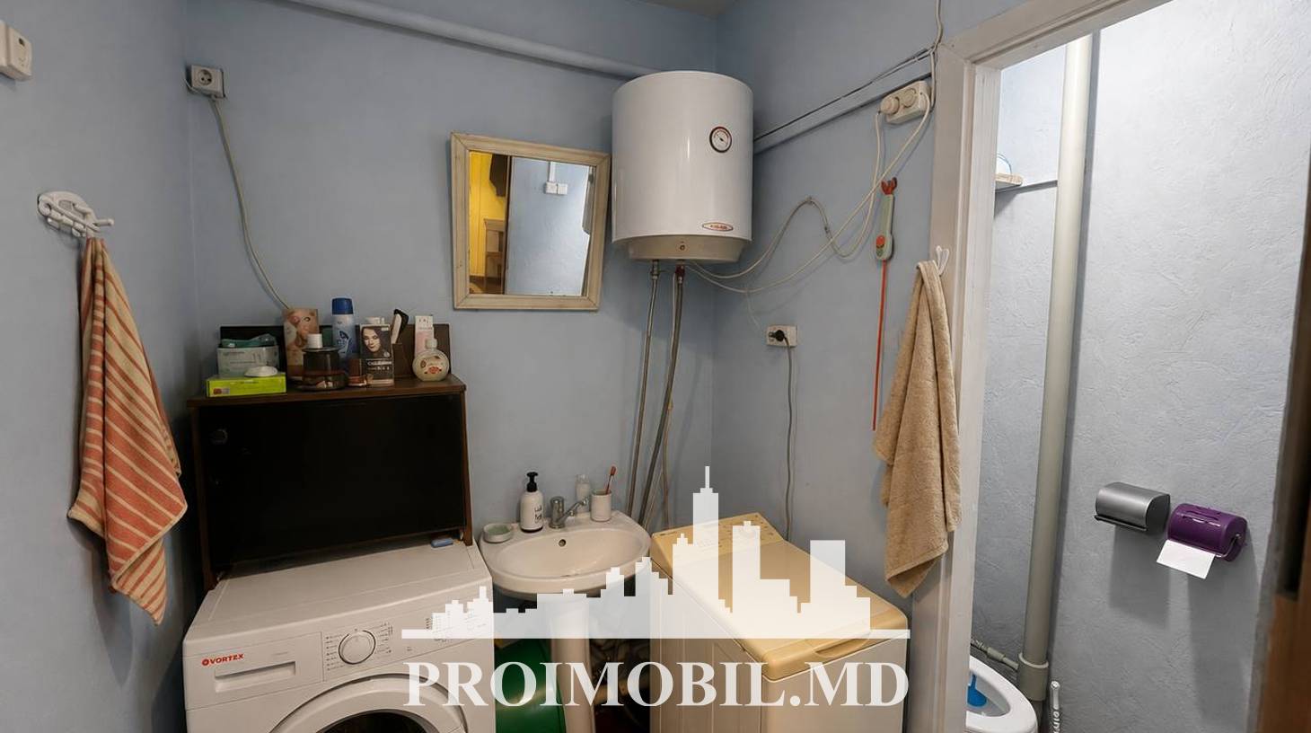 https://images.proimobil.md/82qPexOCL9xQ3Yiq7HtPdk90aoFw-XC56kVsNAF1R5g/watermark:0.75:so:0:30:0.39/resize:fill:1460:816:1/gravity:ce/bG9jYWw6Ly8vZXN0YXRlL2xyLzQ0N2MwZWNhLWM2OTMtNDA2MC04MDFjLTBlNTZkYjJlNTliMS5qcGVn
