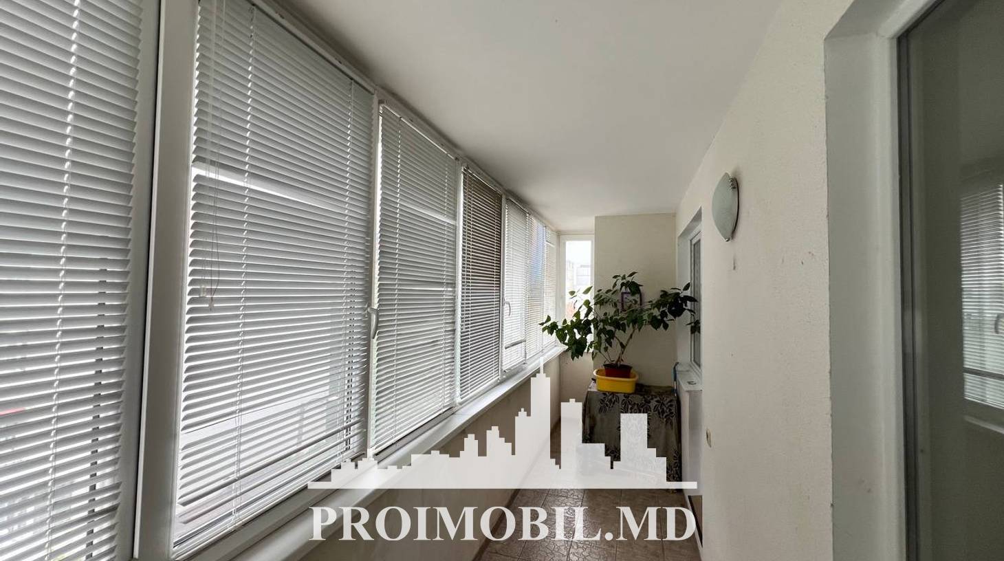 https://images.proimobil.md/88zQjN4HwpZiZAFm-iTLhCbVsRqhnRmxdr0GOj9EZNs/watermark:0.75:so:0:30:0.39/resize:fill:1460:816:1/gravity:ce/bG9jYWw6Ly8vZXN0YXRlL2xyLzc3YzIwN2Y2LWE5MjEtNDcyYS05YmViLTZiYjAyMzBkMjIwNS5qcGVn