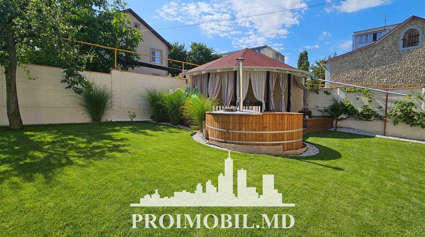 https://images.proimobil.md/8A2t633dlT9-W_mLArW-X9RdnheCFCxrVjp1PB3oSWw/watermark:0.75:so:0:30:0.39/resize:fill:1460:816:1/gravity:ce/bG9jYWw6Ly8vZXN0YXRlL2xyL2MwZjJhMGRkLTNlMTMtNDIyNC1iN2Y3LTQ1YWVjYTJhMzdmMi5qcGVn
