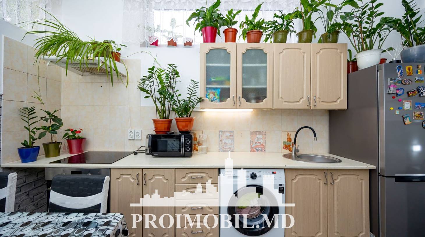 https://images.proimobil.md/8DuMUVkLzmV-P3pl49JJPkEbMVpE9aqVZinkvl_xXDY/watermark:0.75:so:0:30:0.39/resize:fill:1460:816:1/gravity:ce/bG9jYWw6Ly8vZXN0YXRlL2xyLzA0NzhmMGVkLWM2MzYtNDlmMy05MzYzLWFkMDU3ZmU2ODUyOS5qcGVn