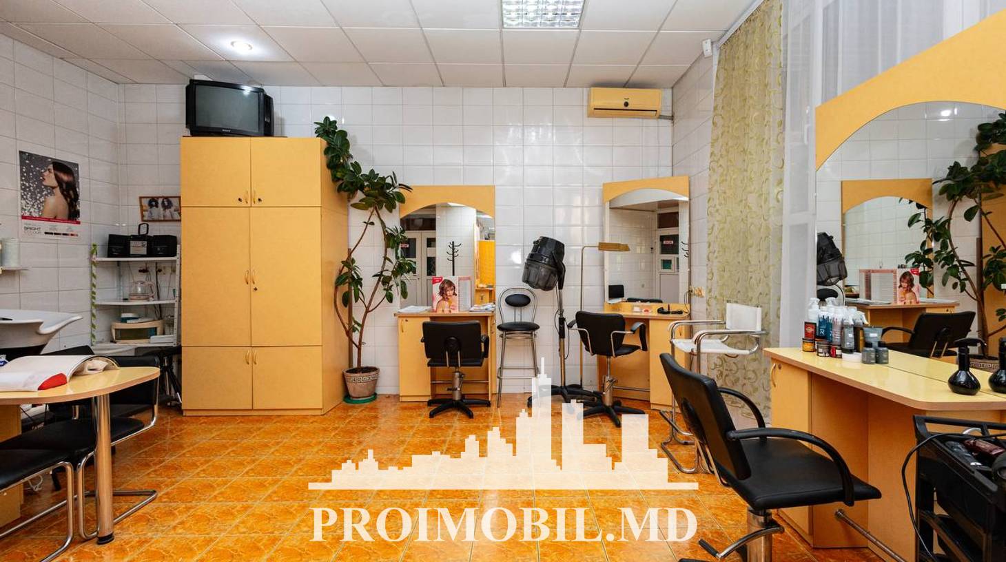 https://images.proimobil.md/8HNj_OI5qsgsaaTuGy9R1p8OJUolc0EFc4ca_7QtvyI/watermark:0.75:so:0:30:0.39/resize:fill:1460:816:1/gravity:ce/bG9jYWw6Ly8vZXN0YXRlL2xyLzM1ZDlmMzkzLWY5Y2QtNDYyNy04YzI1LTRkMjI2M2VkOTJjMy5qcGVn