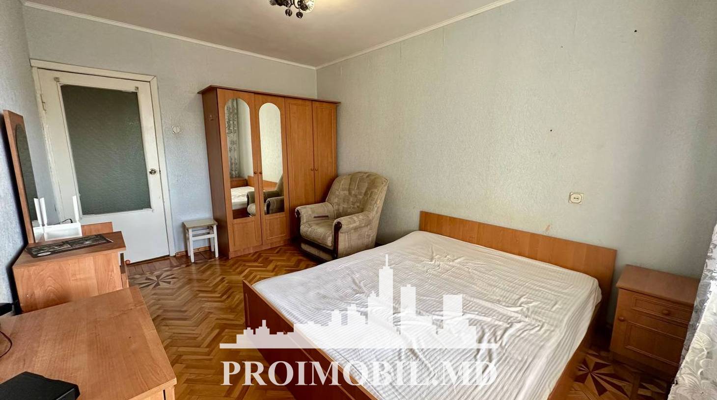 https://images.proimobil.md/8NMkfmaa8Fkxz-0Pq0vJactgL-lHL97k-tevLuvDF4w/watermark:0.75:so:0:30:0.39/resize:fill:1460:816:1/gravity:ce/bG9jYWw6Ly8vZXN0YXRlL2xyLzYwNDBjNjRhLWM4YzEtNDBkYi05ZTMwLTVmZGM0MmUzNTk4Yy5qcGVn