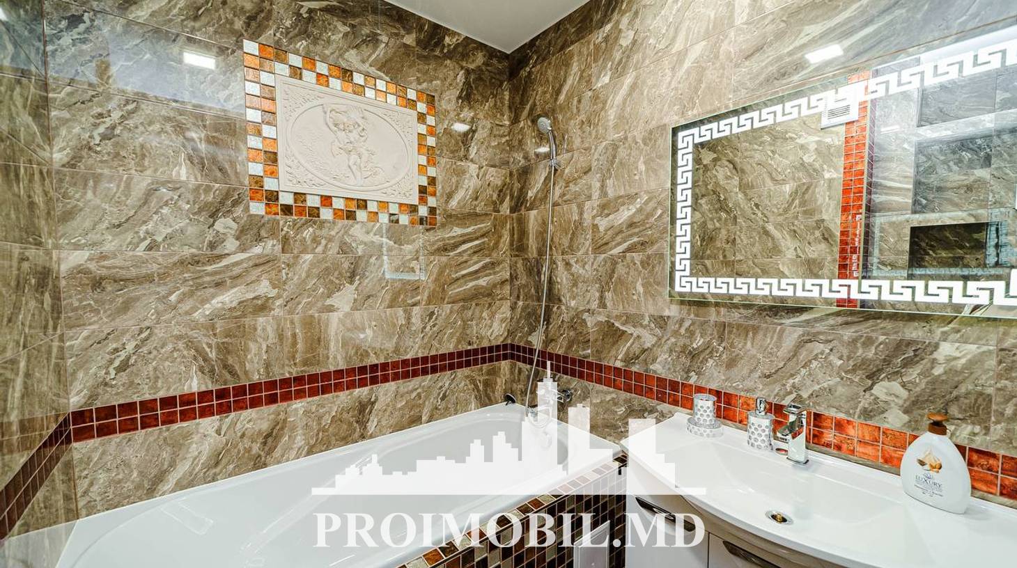 https://images.proimobil.md/8PgboS4DZ9zL2CeTMSSFI8Tp3hHEcjUyRIU9vV9l7Pk/watermark:0.75:so:0:30:0.39/resize:fill:1460:816:1/gravity:ce/bG9jYWw6Ly8vZXN0YXRlL2xyL2RjOTExZTk3LTM0MmItNDM4NS05YzM3LThhZmJiZTJiOTNkYS5qcGVn