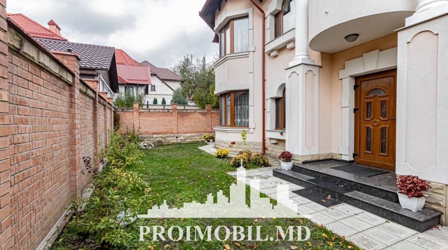 https://images.proimobil.md/8Qavp_Hkg5_a2lOsVPeQshisB1-hQRqtvENKRr61DFU/watermark:0.75:so:0:30:0.39/resize:fill:1460:816:1/gravity:ce/bG9jYWw6Ly8vZXN0YXRlL2xyLzI5MGVkMTVlLTZlNzctNDdhYi1hM2Q2LWJkMGYxMTc5MzBkNy5qcGVn