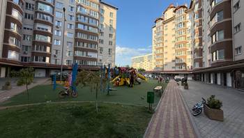 https://images.proimobil.md/8S5BGGah0s6uBC3QPqBMV0iEzovwP-gCH1H-L0BCWnk/resize:fill:350:198:1/gravity:ce/bG9jYWw6Ly8vZXN0YXRlL2xyLzBlMjcxZTQ2LTczZWUtNGU1Yy04YTM0LWQxMTMyZDY2YjQ0Ny5qcGVn