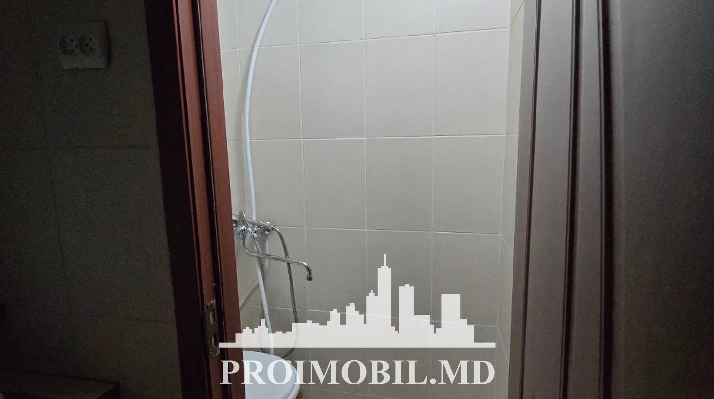 https://images.proimobil.md/8SvJJBIjvcL_a8ryqm3b33vu0lw6QfgURw38hJKgxJE/watermark:0.75:so:0:30:0.39/resize:fill:1460:816:1/gravity:ce/bG9jYWw6Ly8vZXN0YXRlL2xyLzI0ZWIzMjU1LWU4YjUtNGRkZS1iOTQwLTU4OGFiYTM4MWIzZS5qcGVn