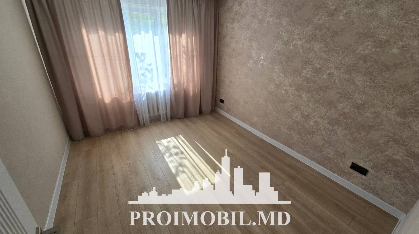 https://images.proimobil.md/8TPY5YAreuJi4_WV3FU4wNqgYJMrrZ7F573R8cQ0JVE/watermark:0.75:so:0:30:0.39/resize:fill:1460:816:1/gravity:ce/bG9jYWw6Ly8vZXN0YXRlL2xyLzllZWUzYjQ1LTVkYjQtNDAxZC04OWZlLWFhZjZjNTFjY2M2Ny5qcGVn