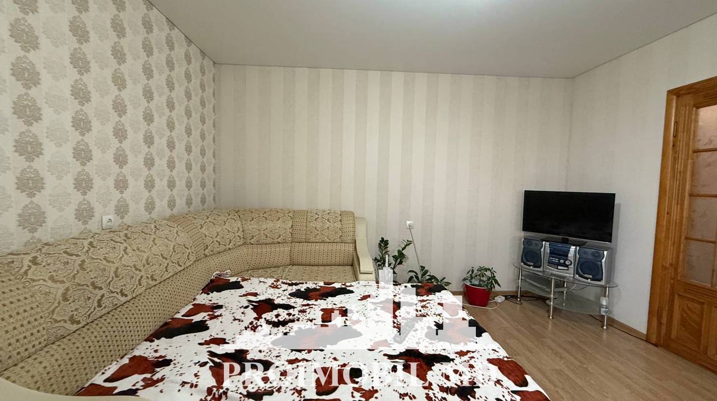 https://images.proimobil.md/8WjQeEXEW28ItsOE0f2viqZclEGYvQjJkpJ6-etkmhw/watermark:0.75:so:0:30:0.39/resize:fill:1460:816:1/gravity:ce/bG9jYWw6Ly8vZXN0YXRlL2xyL2I2YzhiMTMwLWM0OGQtNDY5Zi1iZmVlLWFlYmQxZjE0MjBmYi5qcGVn