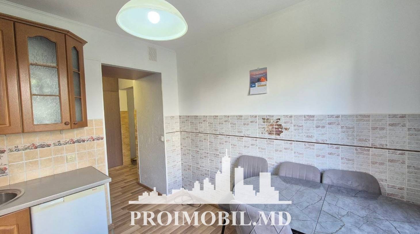 https://images.proimobil.md/8Xp50N-JVghyJxf5GSGqq3lKjW5_vxw36k2UxiDnAR0/watermark:0.75:so:0:30:0.39/resize:fill:1460:816:1/gravity:ce/bG9jYWw6Ly8vZXN0YXRlL2xyLzJiZGRmMTMyLTc2ZTgtNDkwZC1iODU5LTJhNmI2NDI2YmEzYi5qcGVn