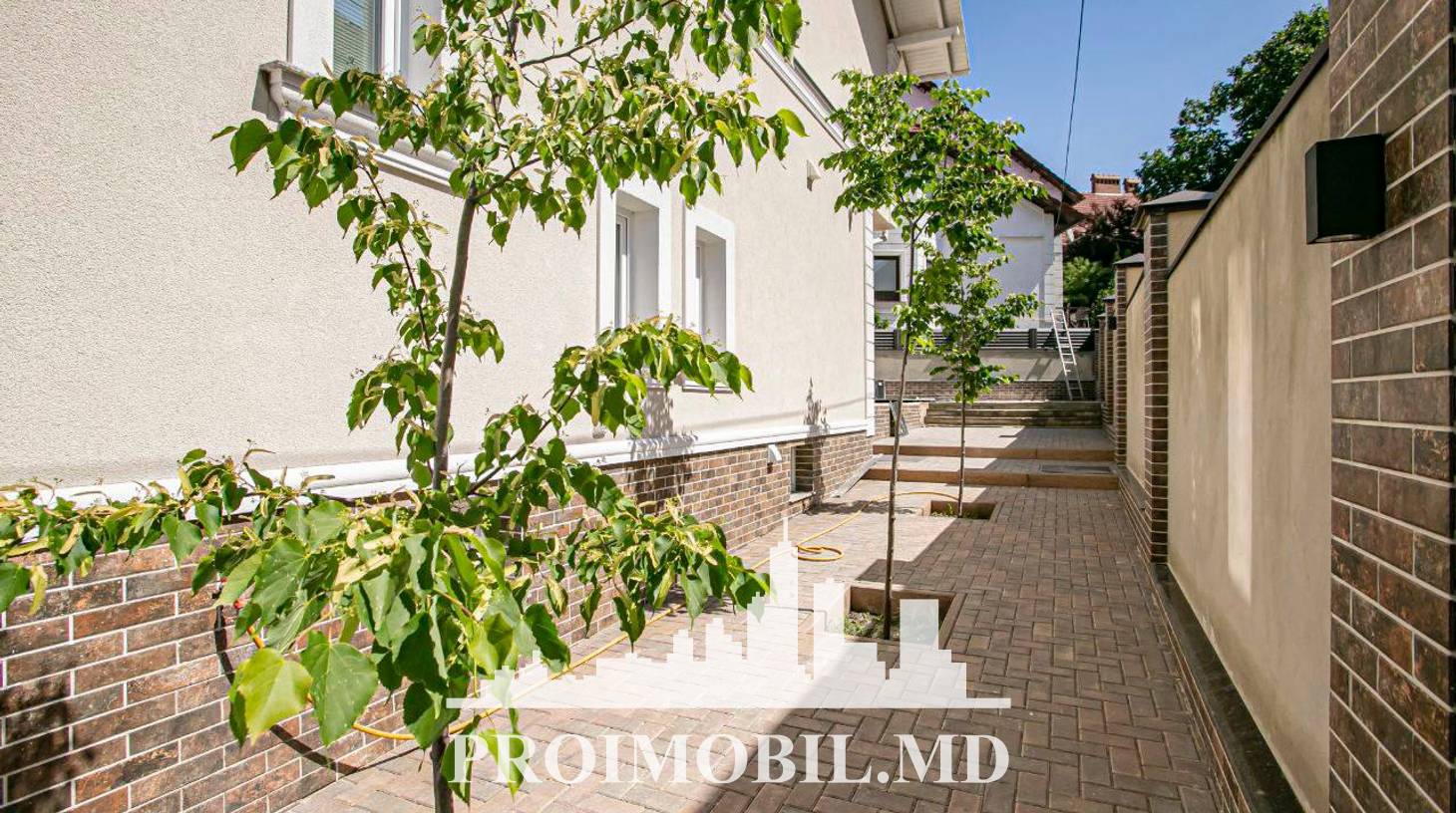 https://images.proimobil.md/8bxxSCgoR1SPEaReJ-ZOaWowdXhIGVCA0bzh2QvrPPY/watermark:0.75:so:0:30:0.39/resize:fill:1460:816:1/gravity:ce/bG9jYWw6Ly8vZXN0YXRlL2xyLzkxMDI0M2NiLWZjZmMtNDFiOS1iNGMzLTdjMWM2OWRiYjEzNC5qcGVn