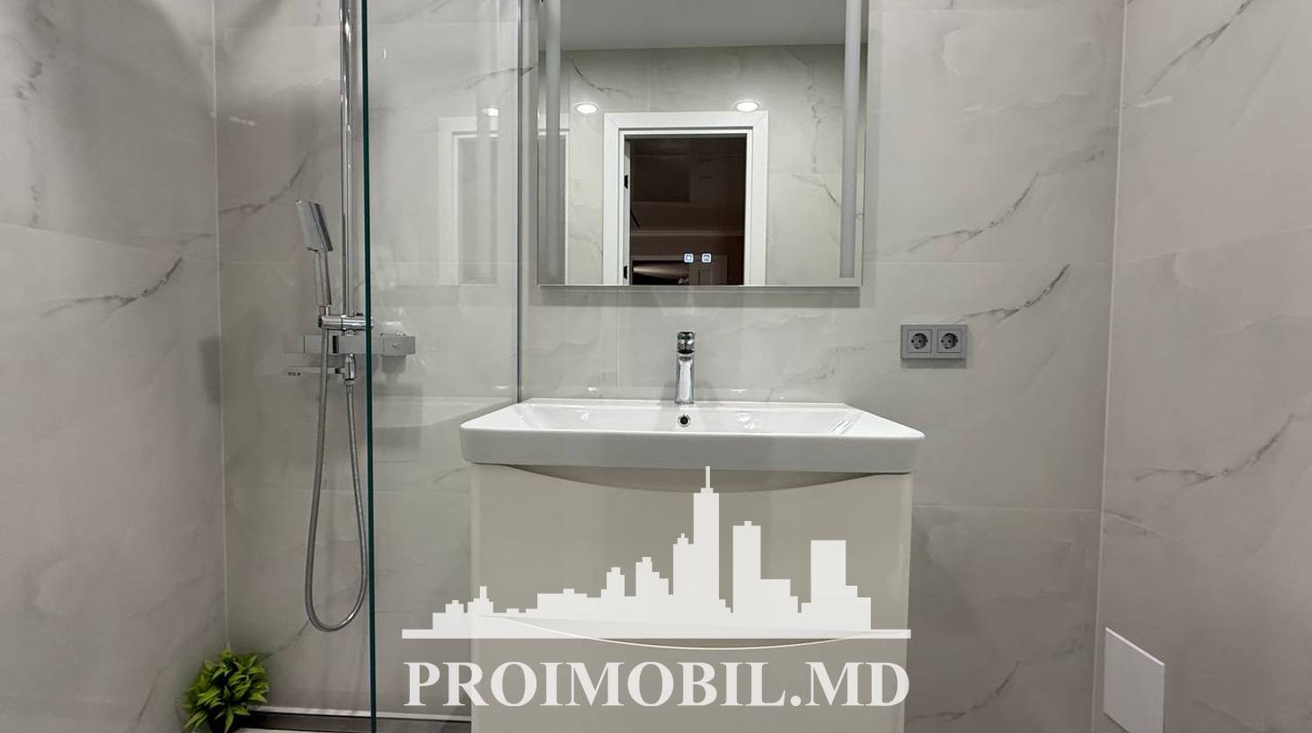 https://images.proimobil.md/8cVypMeejkpMJzmz2d0PSAxR9mdB4pq4K4nod9bkTi4/watermark:0.75:so:0:30:0.39/resize:fill:1460:816:1/gravity:ce/bG9jYWw6Ly8vZXN0YXRlL2xyLzc0NTg1M2U3LWVlOTAtNDgzZC05YmRlLTVjYTdiNmExYzA5ZC5qcGVn