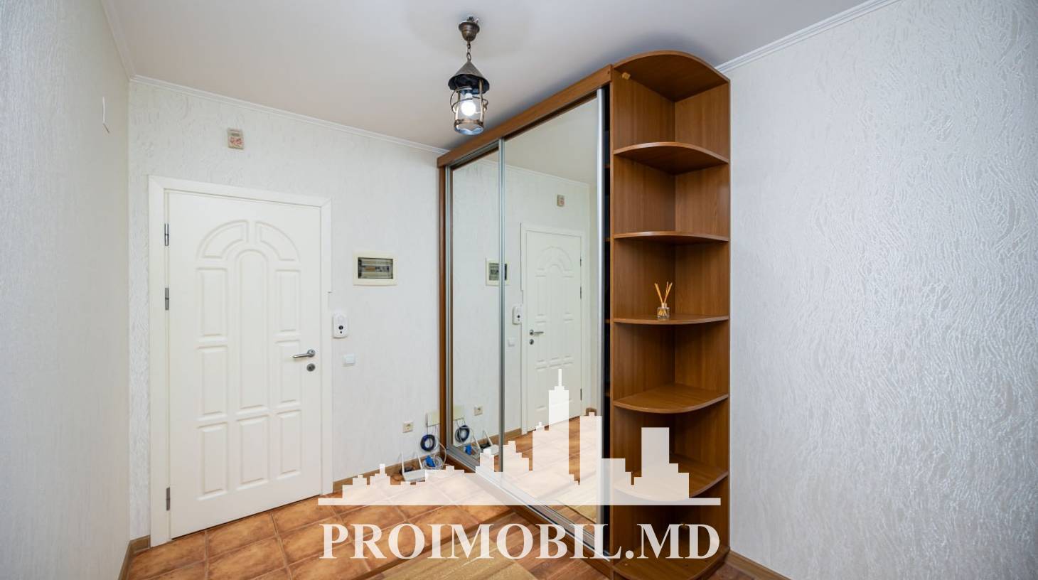 https://images.proimobil.md/8fTRkVirKehxadCjBd_Zal5MoYIa2u3Yab-doEtYN3I/watermark:0.75:so:0:30:0.39/resize:fill:1460:816:1/gravity:ce/bG9jYWw6Ly8vZXN0YXRlL2xyL2Q4ZWUwODlmLTY0Y2ItNDEwZi1iZWNiLTdjMDcxM2E0NzM3MC5qcGVn