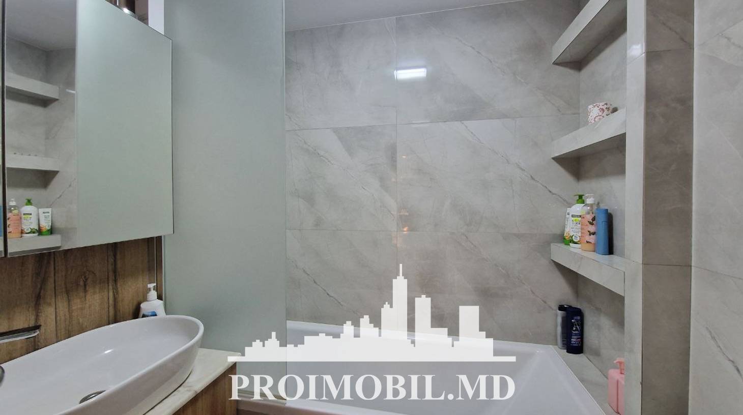 https://images.proimobil.md/8h3nsGHCfFrCzWNjzNeDX4L4RhUqKsxDAVyXd3c0qvg/watermark:0.75:so:0:30:0.39/resize:fill:1460:816:1/gravity:ce/bG9jYWw6Ly8vZXN0YXRlL2xyLzY1NzM5Y2U1LTIzYWEtNGQ2Yy1hM2RiLTc4NjM0ZTA2ZDJkYS5qcGVn