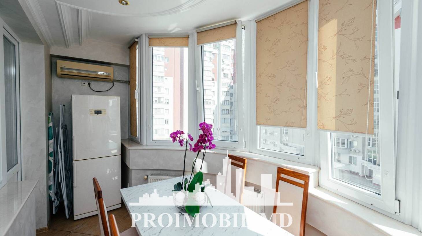 https://images.proimobil.md/8iY23q_Lmmeas8jvAAObC6-bulp6yhTHmGOL_SVRaSU/watermark:0.75:so:0:30:0.39/resize:fill:1460:816:1/gravity:ce/bG9jYWw6Ly8vZXN0YXRlL2xyLzcyNTlmMTVmLTM1N2ItNDU5My05MTNjLWE0NTAyMzY4ZjEwZi5qcGVn