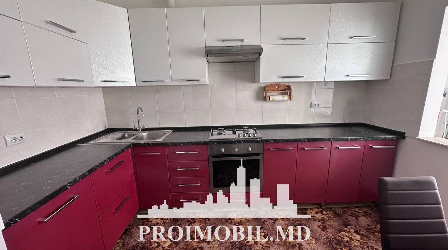 https://images.proimobil.md/8kqEEXqMTlAvfCTFUeLs_ibTX9_uC27VGBJEylKQsk8/watermark:0.75:so:0:30:0.39/resize:fill:1460:816:1/gravity:ce/bG9jYWw6Ly8vZXN0YXRlL2xyLzY2NGUzOTY0LTVhMWUtNDY4MS04YTZjLWNjYTQ1ODFjMDM4NC5qcGVn