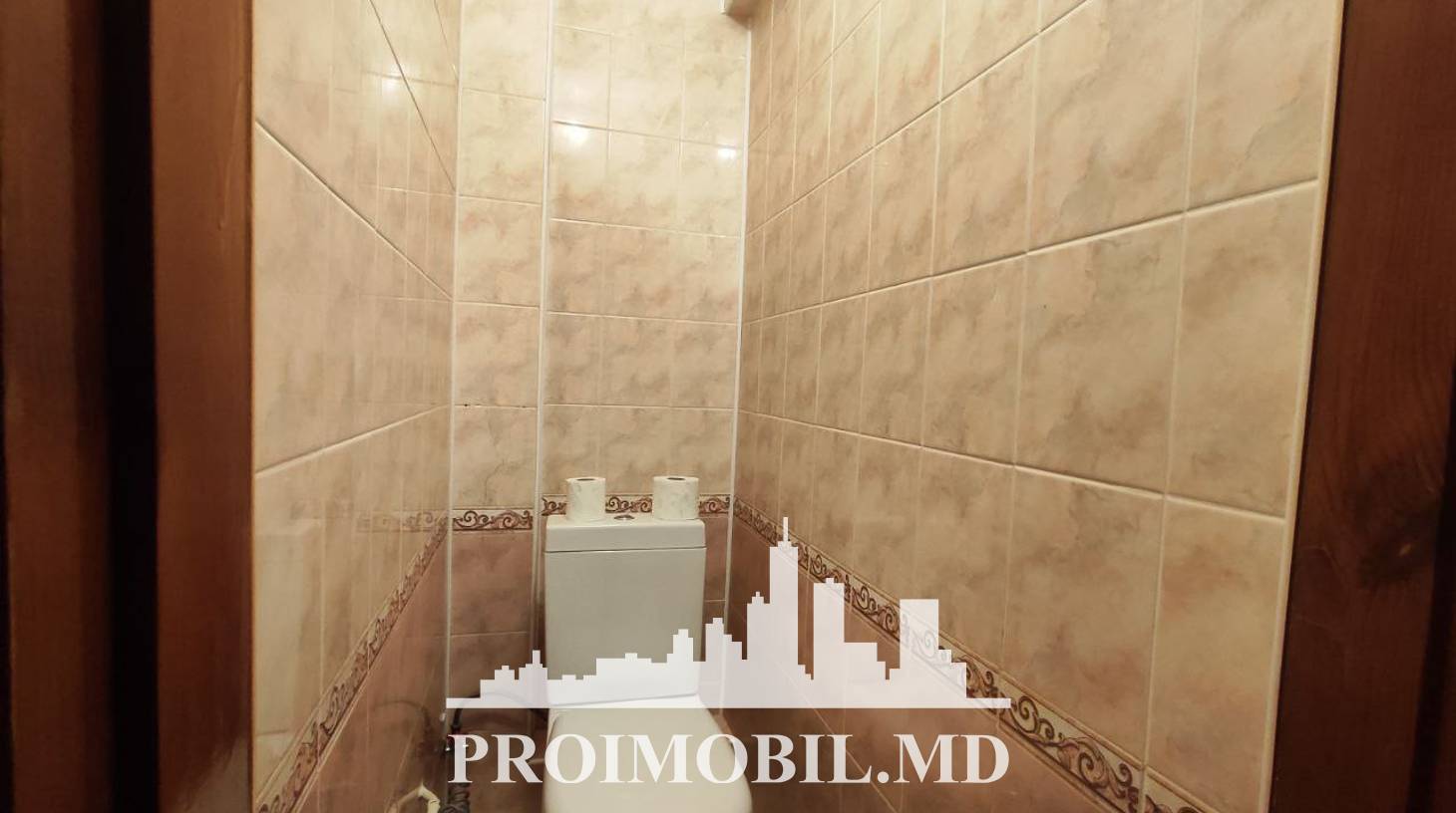 https://images.proimobil.md/8lM4FLL4QjT5QLgvdB0_ZPEZyfvt5YXI6X1q87UeTiM/watermark:0.75:so:0:30:0.39/resize:fill:1460:816:1/gravity:ce/bG9jYWw6Ly8vZXN0YXRlL2xyLzA1ZGJjYTQxLTE3YjEtNDhlYS1iZTQ3LTdmZjBmZWNiZmUwMy5qcGVn
