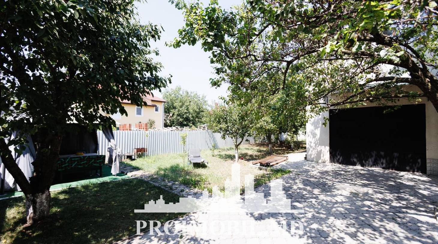 https://images.proimobil.md/8lS0Hj79iL8XAJnt_bi8JPDrBbXni331O0hDIApyzuE/watermark:0.75:so:0:30:0.39/resize:fill:1460:816:1/gravity:ce/bG9jYWw6Ly8vZXN0YXRlL2xyLzI3MTVlOWM4LTc0ZTItNDgwZi04NmNiLWU1OTk4ZTdhMTVjYi5qcGVn