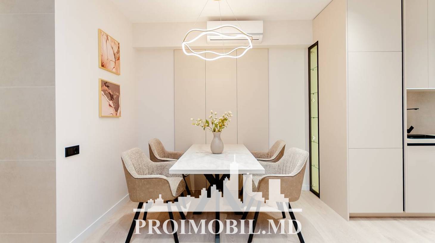 https://images.proimobil.md/8oyG5_9q-BiAGBIkJ16m_SG4nTQf2I5M6fm6Zt5BlqQ/watermark:0.75:so:0:30:0.39/resize:fill:1460:816:1/gravity:ce/bG9jYWw6Ly8vZXN0YXRlL2xyLzM4MzQ4NzFmLTk2NmQtNDJlZC04YzhlLTU3MjUyMGI4NDQwNS5qcGVn