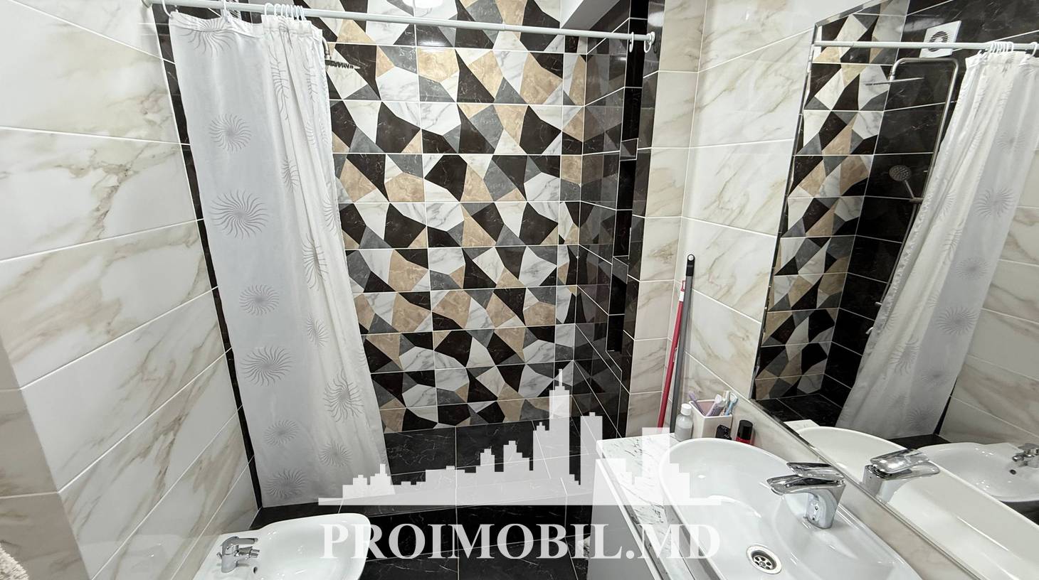 https://images.proimobil.md/8q-w97EkqRl6_30xNPYXmXahG2z5l7nUL9fijGCu2pI/watermark:0.75:so:0:30:0.39/resize:fill:1460:816:1/gravity:ce/bG9jYWw6Ly8vZXN0YXRlL2xyL2Y0MDI5ZDQwLTA4ZjItNDAyMC04NGVlLTk3MGNmN2E2YzI0MS5qcGVn