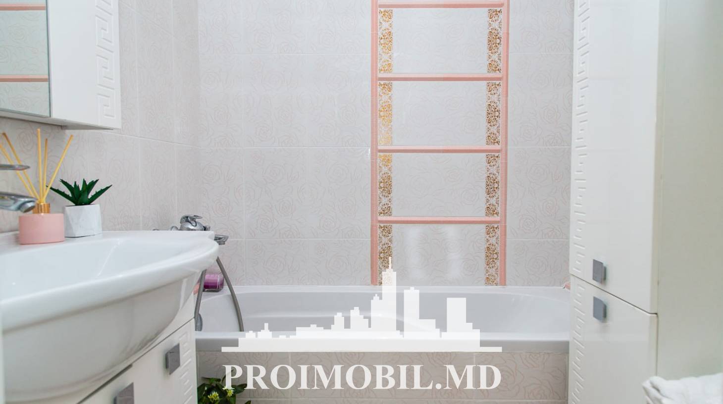 https://images.proimobil.md/8rmJZvXkQwlqaSGJFm1yx7PbTw42dGaCFZw6CFsSAvo/watermark:0.75:so:0:30:0.39/resize:fill:1460:816:1/gravity:ce/bG9jYWw6Ly8vZXN0YXRlL2xyLzQ3YzY4NzNiLTYzYTMtNGE1Yy05MzY0LWViZWQxMDJlNzJhNS5qcGVn