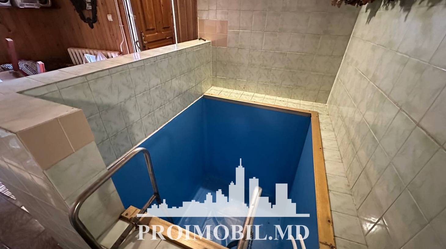 https://images.proimobil.md/8rr3Z6K_Hr6P41XFeTPqvq5BY_p8sxkwnbF1rO3touo/watermark:0.75:so:0:30:0.39/resize:fill:1460:816:1/gravity:ce/bG9jYWw6Ly8vZXN0YXRlL2xyLzA5MGZiMmNhLTE5M2UtNGE5OS04Nzk4LWViNDAzZjcwZDZmZi5qcGVn