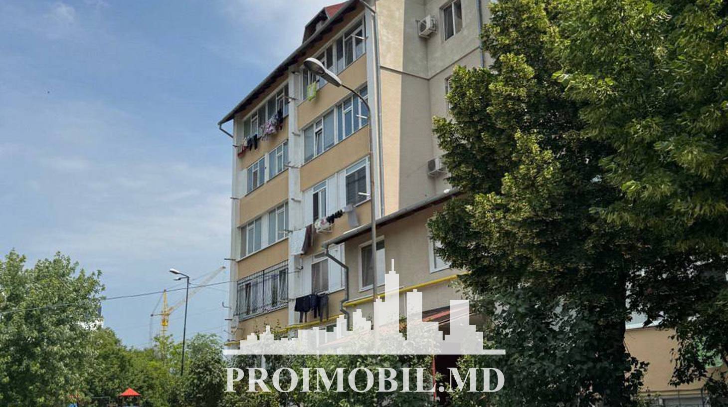 https://images.proimobil.md/8tUzmDTh6LRGpupQTJvIuZy-l3woTsgHrIzZ-Ju2s8o/watermark:0.75:so:0:30:0.39/resize:fill:1460:816:1/gravity:ce/bG9jYWw6Ly8vZXN0YXRlL2xyL2E2NDIzYjZmLTlhOTMtNDg0MS1iMDQzLWZjYmU4ZWIxNTFmNi5qcGVn