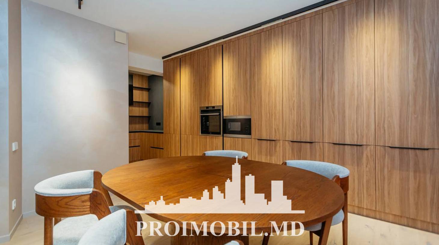 https://images.proimobil.md/8trc4hv2aMGExP1Wq6UFCDm71WG4CyGifE8PoWoC5H8/watermark:0.75:so:0:30:0.39/resize:fill:1460:816:1/gravity:ce/bG9jYWw6Ly8vZXN0YXRlL2xyL2U3NGRlODA3LTE4OTktNDc1MC1hMzllLTdkODhmMTA0MTg3ZC5qcGVn